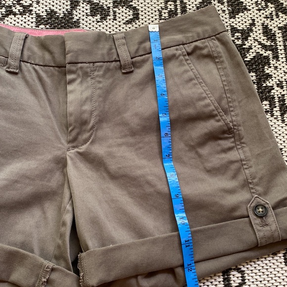 Banana republic khaki shorts. Size 2P - Picture 7 of 8